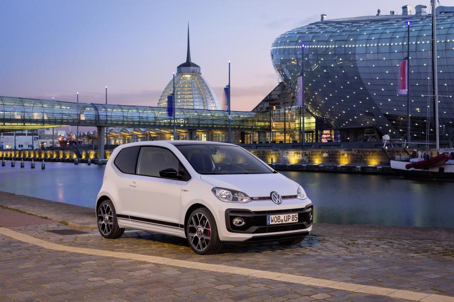  Volkswagen up! GTI Concept 2017 года  (фото 16 из 19)